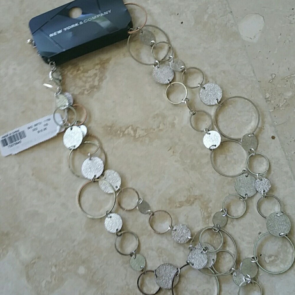 New silver New York & Company necklace